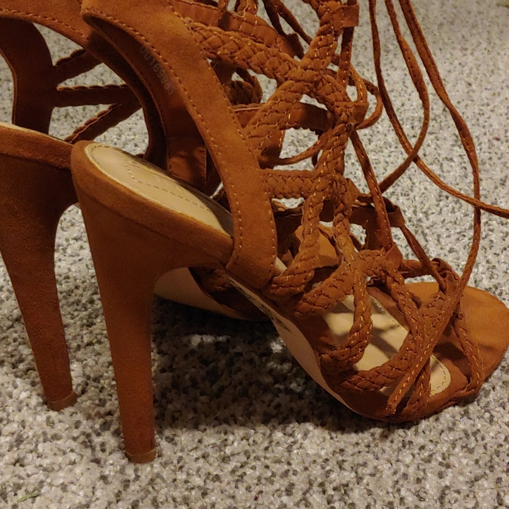 Heels - Picture 2 of 2